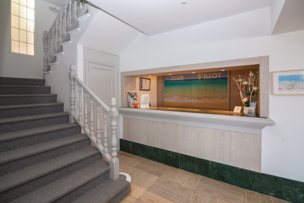 Hotel Club S'illot — Hotel building in S'Illot, Balearic Islands