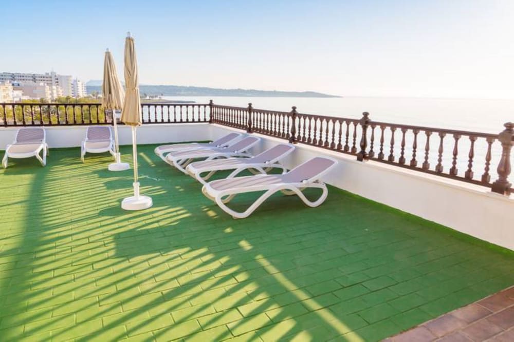 Hotel Club S'illot — Hotel building in S'Illot, Balearic Islands