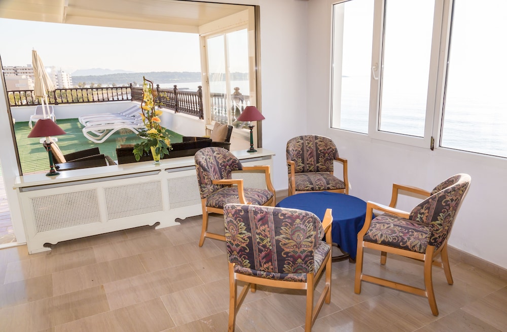 Hotel Club S'illot — Hotel rooms in S'Illot, Balearic Islands