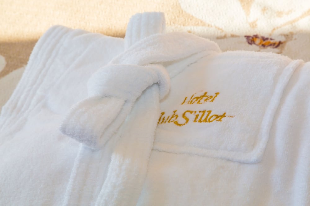Hotel Club S'illot — Hotel rooms in S'Illot, Balearic Islands