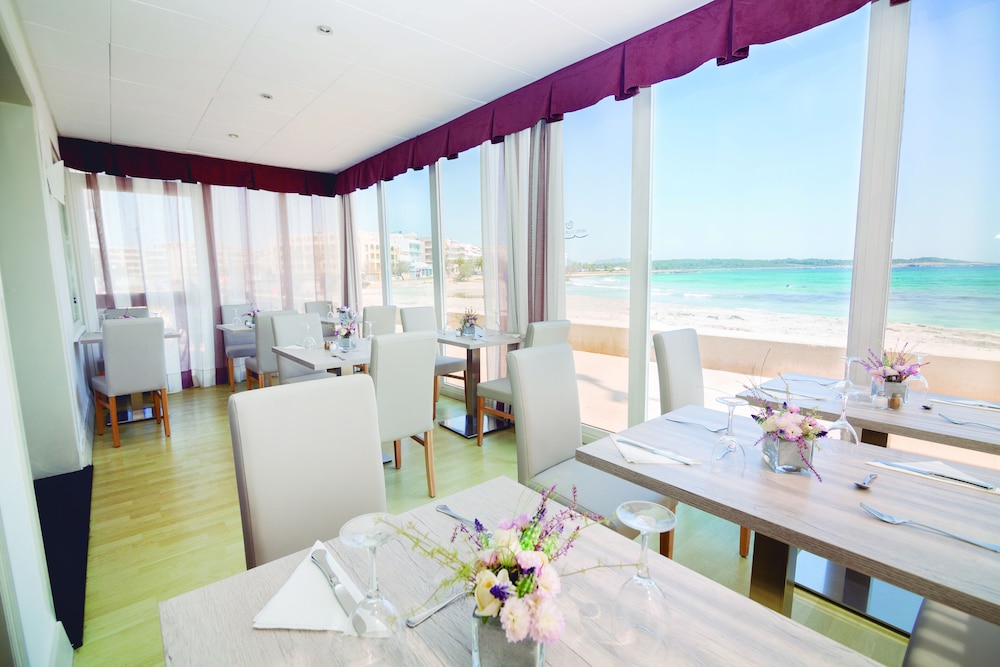 Hotel Club S'illot — Restaurant & bars in S'Illot, Balearic Islands