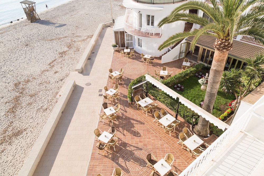 Hotel Club S'illot — Restaurant & bars in S'Illot, Balearic Islands