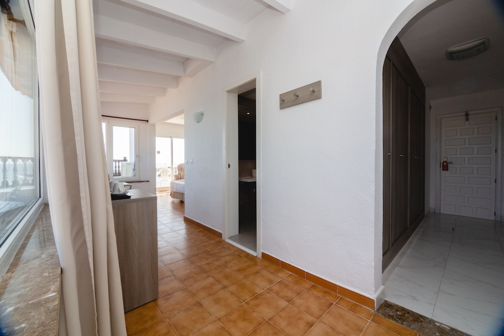Hotel Club S'illot — Hotel rooms in S'Illot, Balearic Islands