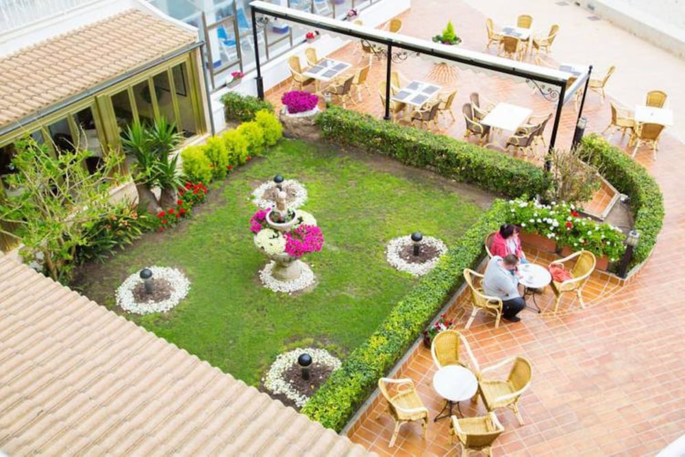 Hotel Club S'illot — Hotel building in S'Illot, Balearic Islands