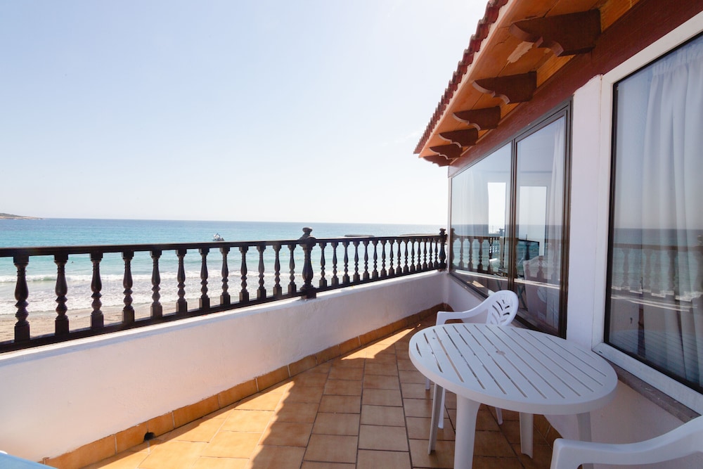 Hotel Club S'illot — Hotel building in S'Illot, Balearic Islands