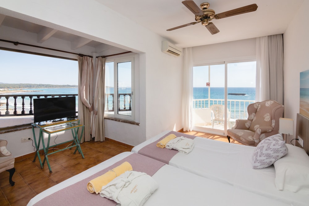 Hotel Club S'illot — Hotel rooms in S'Illot, Balearic Islands