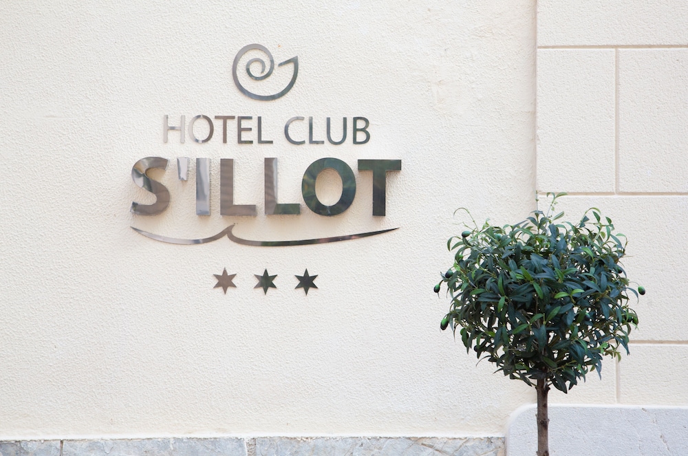 Hotel Club S'illot — Hotel building in S'Illot, Balearic Islands