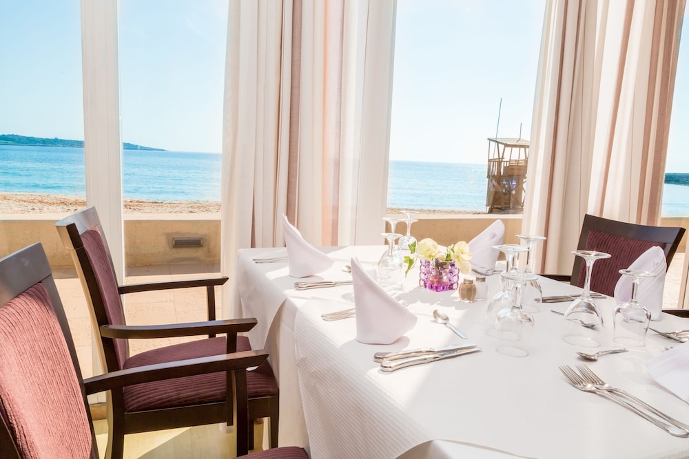 Hotel Club S'illot — Restaurant & bars in S'Illot, Balearic Islands
