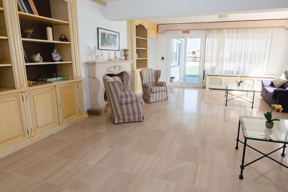 Hotel Club S'illot — Hotel rooms in S'Illot, Balearic Islands