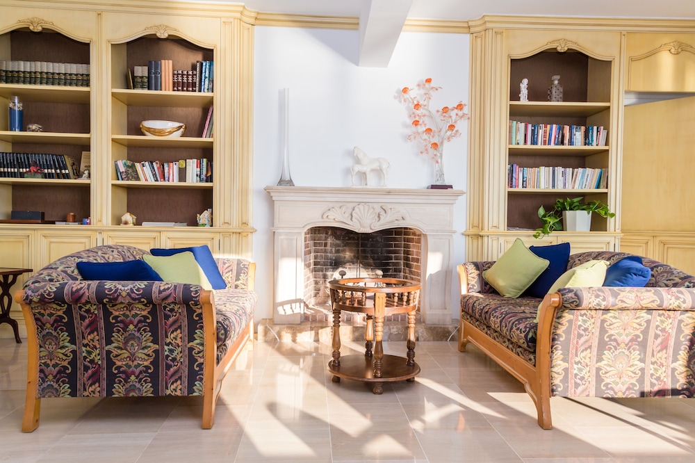 Hotel Club S'illot — Hotel rooms in S'Illot, Balearic Islands
