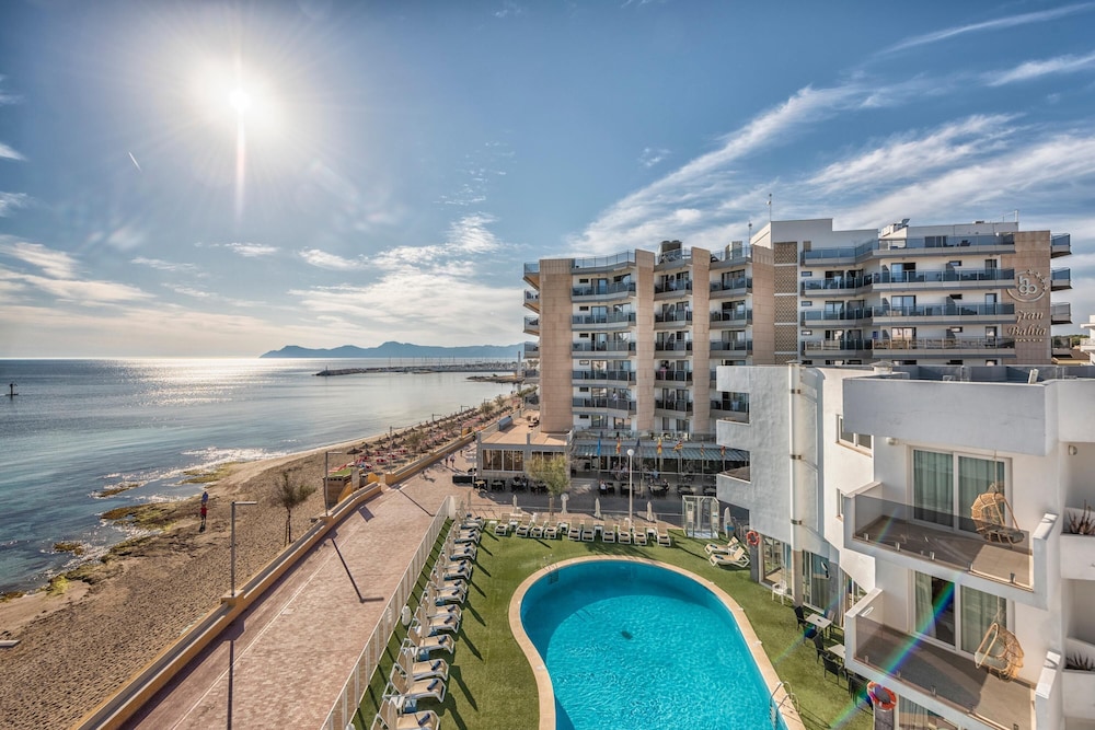 THB Gran Bahia Hotel and Apartments — Swimming pool in Can Picafort, Balearic Islands