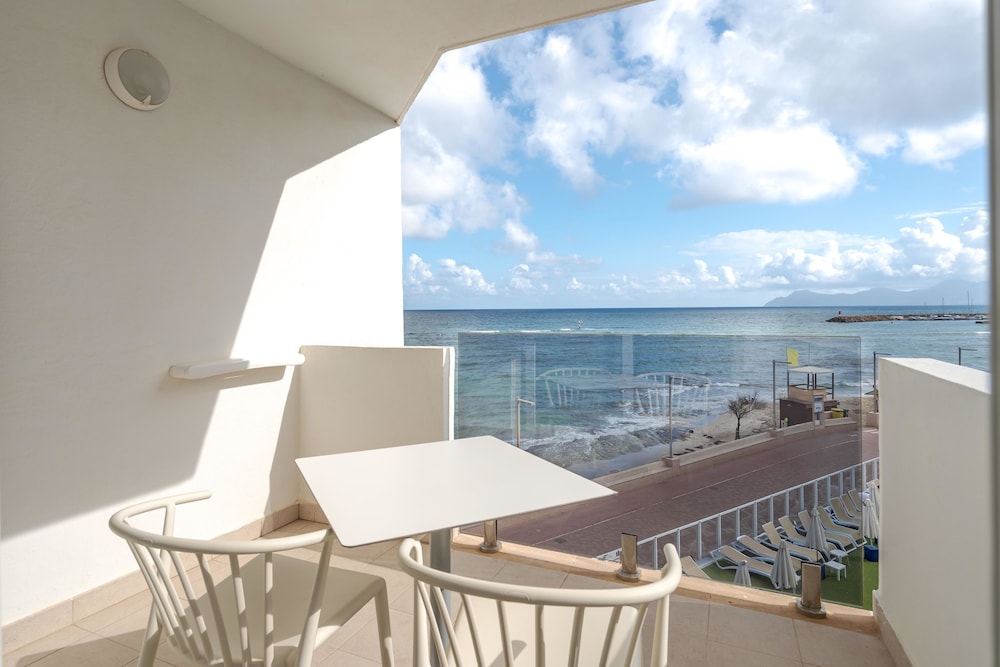 THB Gran Bahia Hotel and Apartments — Hotel rooms in Can Picafort, Balearic Islands