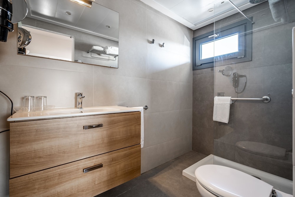 THB Gran Bahia Hotel and Apartments — Hotel rooms in Can Picafort, Balearic Islands