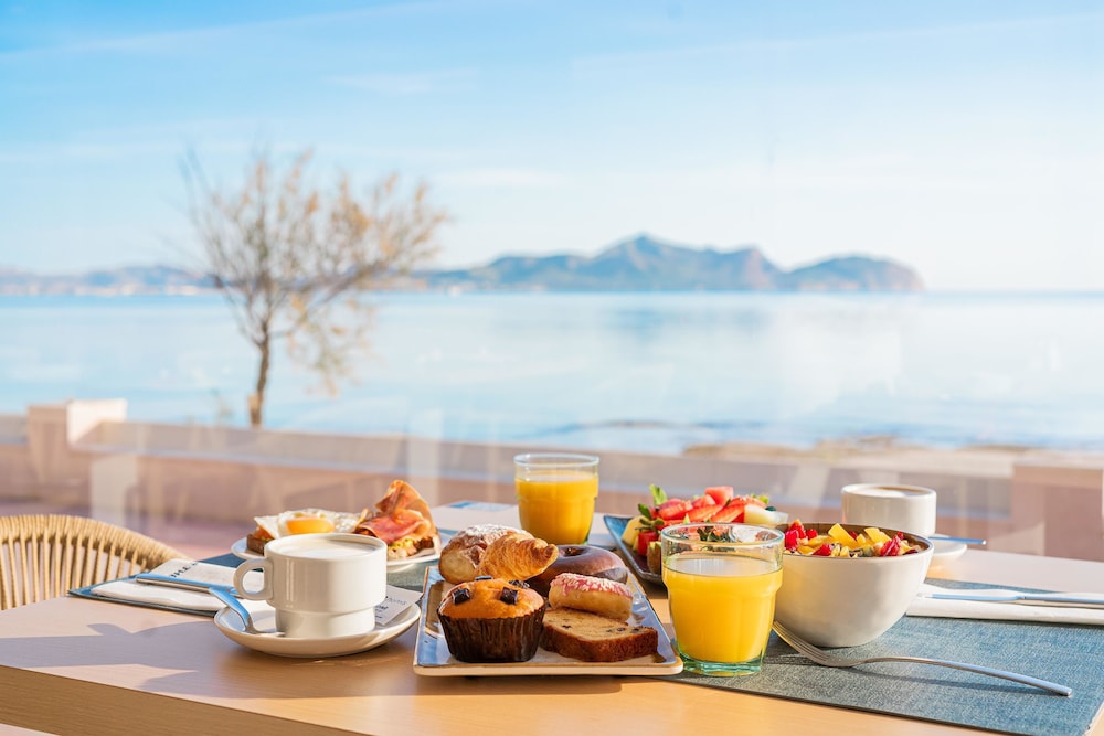 THB Gran Bahia Hotel and Apartments — Restaurant & bars in Can Picafort, Balearic Islands