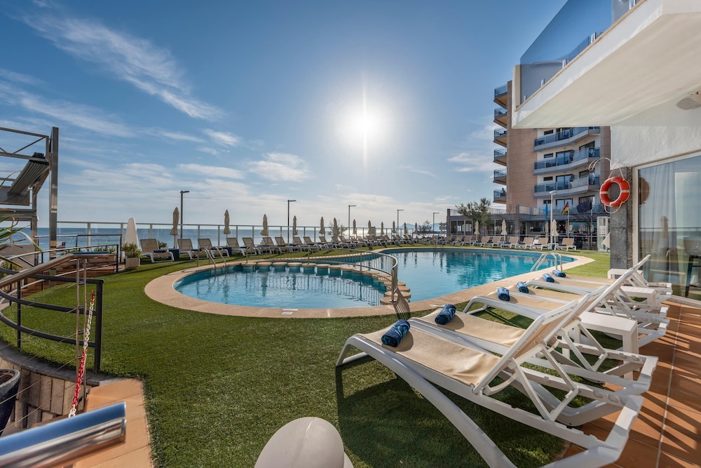 THB Gran Bahia Hotel and Apartments — Swimming pool in Can Picafort, Balearic Islands