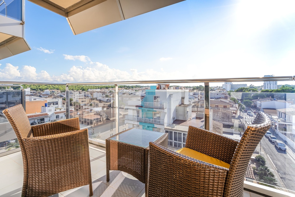 THB Gran Bahia Hotel and Apartments — Hotel rooms in Can Picafort, Balearic Islands