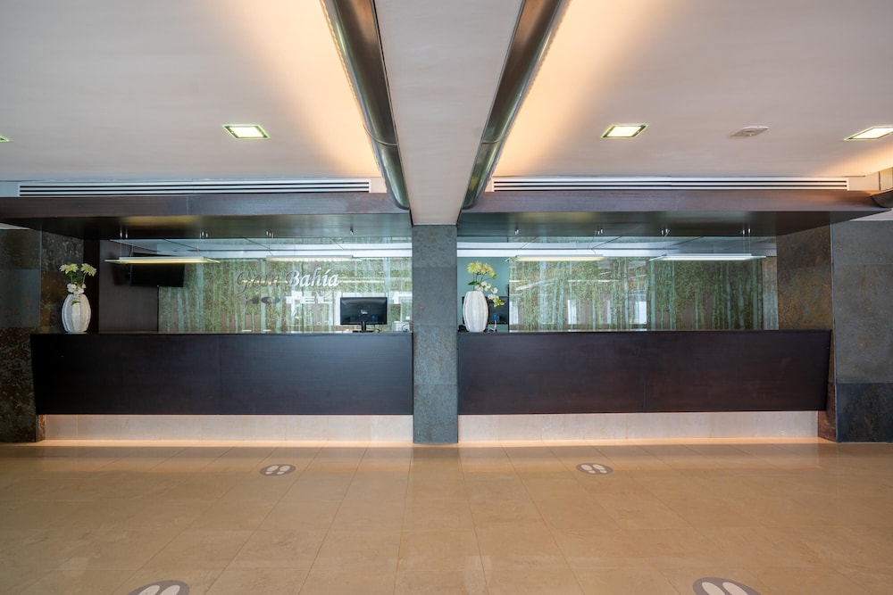 THB Gran Bahia Hotel and Apartments — Hotel building in Can Picafort, Balearic Islands