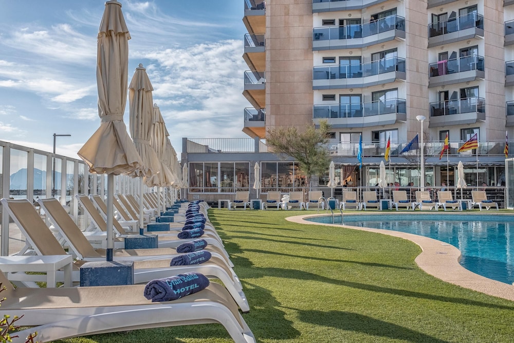THB Gran Bahia Hotel and Apartments — Swimming pool in Can Picafort, Balearic Islands