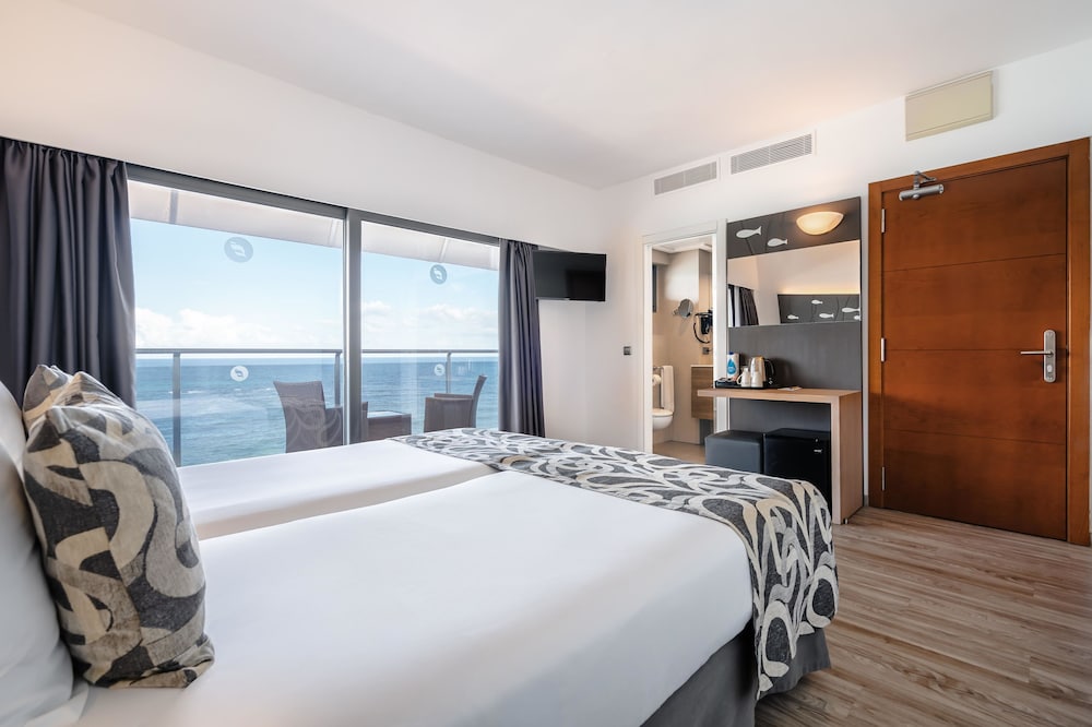 THB Gran Bahia Hotel and Apartments — Hotel rooms in Can Picafort, Balearic Islands