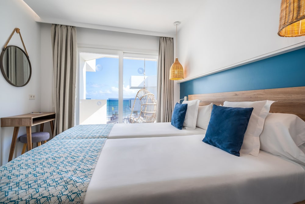 THB Gran Bahia Hotel and Apartments — Hotel rooms in Can Picafort, Balearic Islands