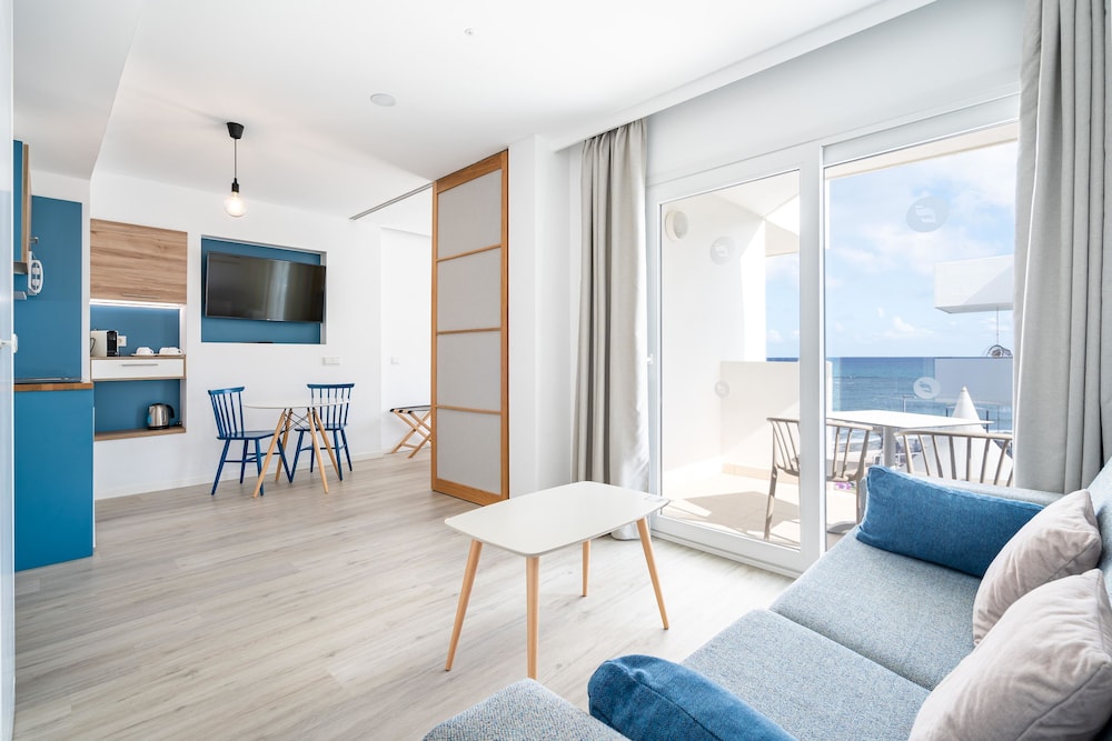 THB Gran Bahia Hotel and Apartments — Hotel rooms in Can Picafort, Balearic Islands