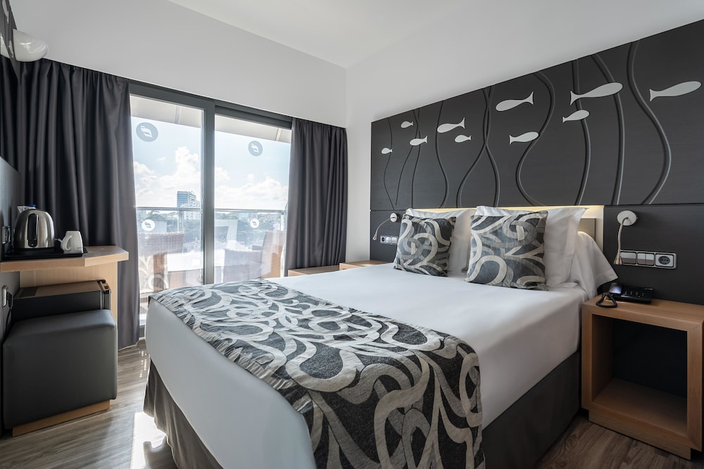 THB Gran Bahia Hotel and Apartments — Hotel rooms in Can Picafort, Balearic Islands