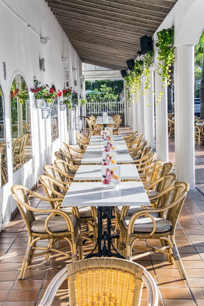 Ona Garden Lago — Restaurant & bars in Alcudia, Balearic Islands