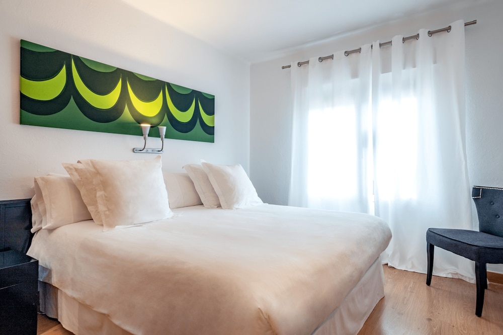 Hostal Parque Ibiza — Hotel rooms in Ibiza Town, Balearic Islands