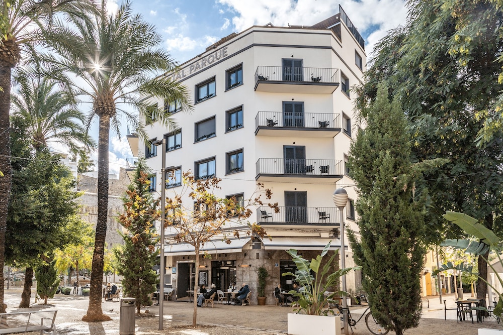 Hostal Parque Ibiza — Hotel building in Ibiza Town, Balearic Islands