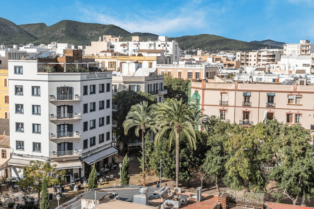 Hostal Parque Ibiza — Hotel building in Ibiza Town, Balearic Islands