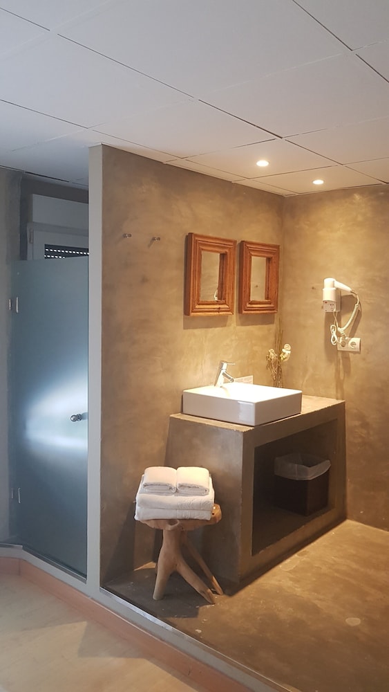 Hostal Parque Ibiza — Hotel rooms in Ibiza Town, Balearic Islands