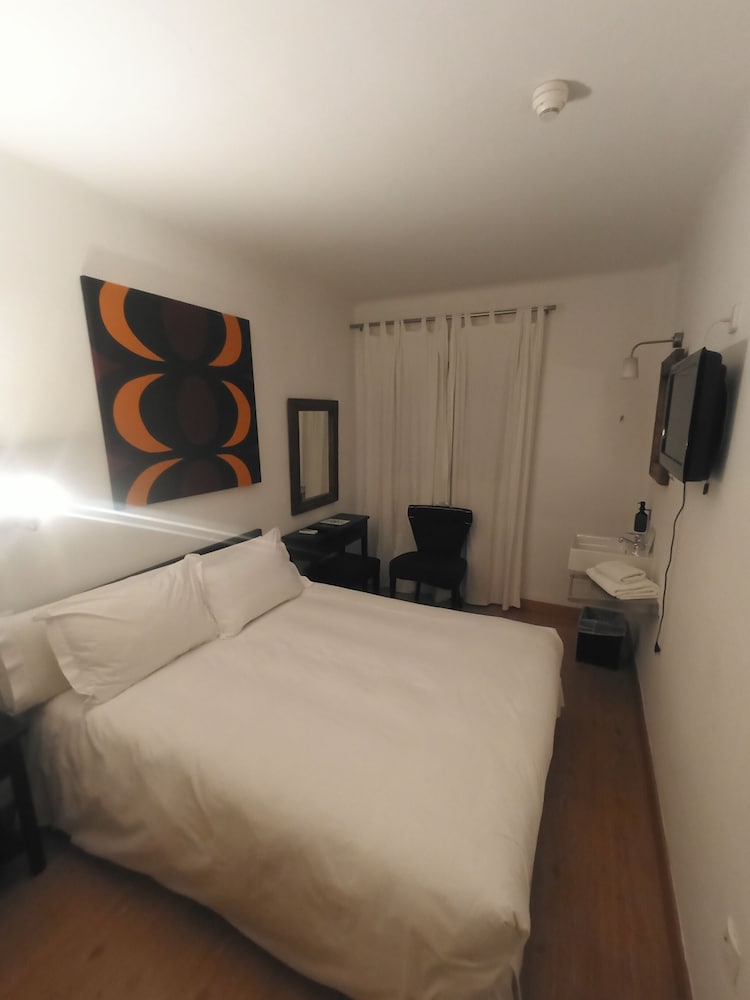 Hostal Parque Ibiza — Hotel rooms in Ibiza Town, Balearic Islands