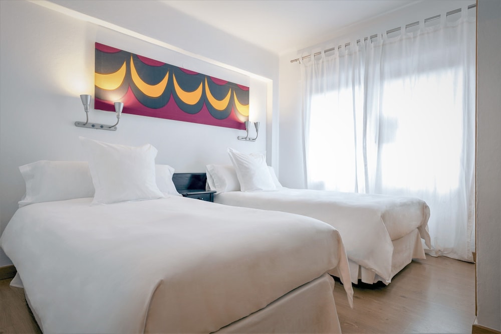 Hostal Parque Ibiza — Hotel rooms in Ibiza Town, Balearic Islands