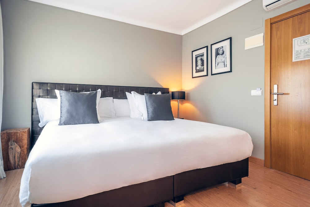 Hostal Parque Ibiza — Hotel rooms in Ibiza Town, Balearic Islands