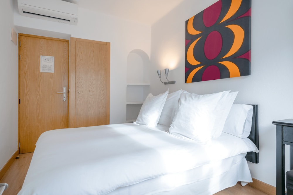 Hostal Parque Ibiza — Hotel rooms in Ibiza Town, Balearic Islands