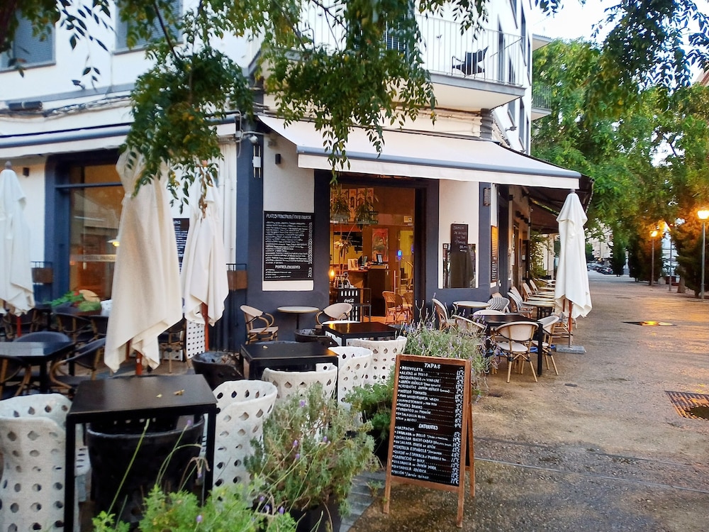 Hostal Parque Ibiza — Restaurant & bars in Ibiza Town, Balearic Islands