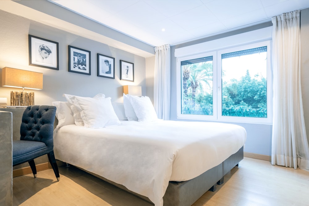 Hostal Parque Ibiza — Hotel rooms in Ibiza Town, Balearic Islands