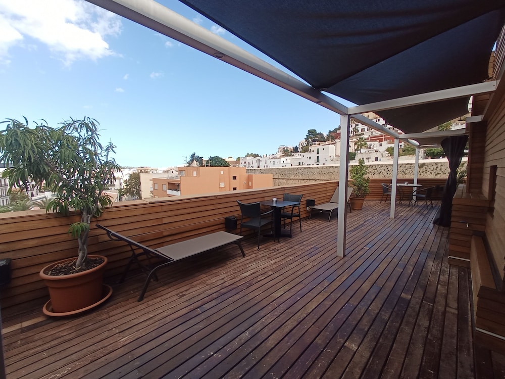 Hostal Parque Ibiza — Restaurant & bars in Ibiza Town, Balearic Islands