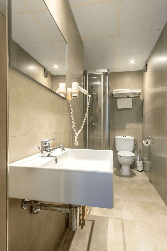 Hostal Parque Ibiza — Hotel rooms in Ibiza Town, Balearic Islands