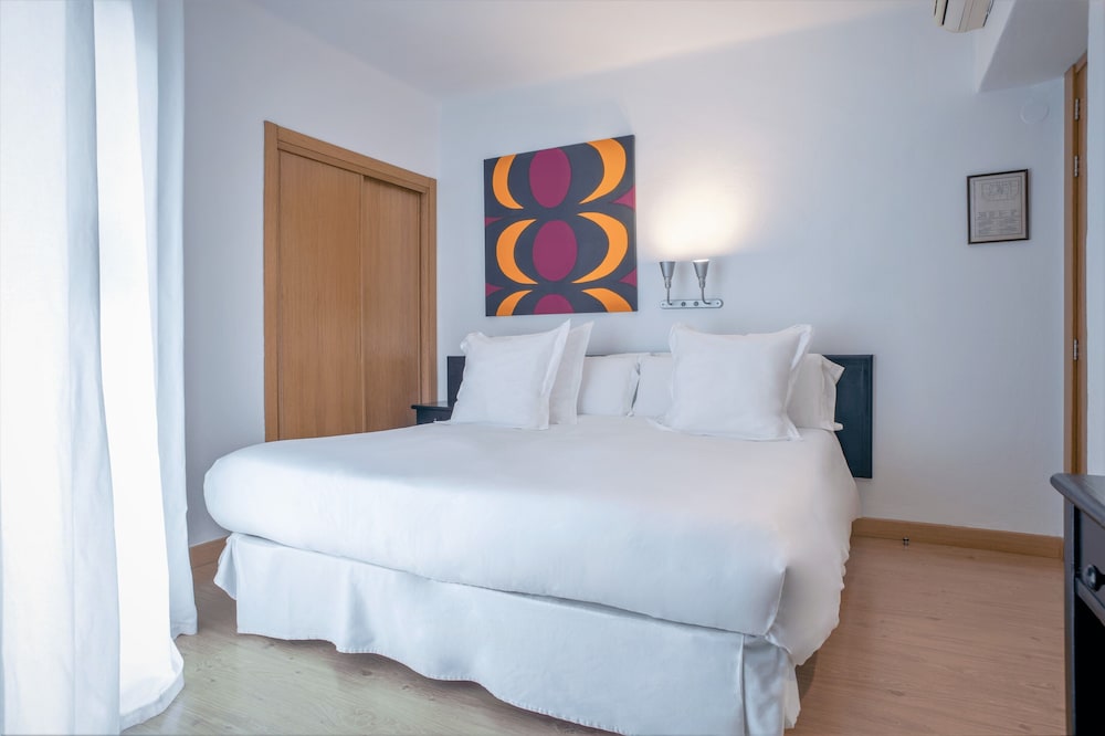 Hostal Parque Ibiza — Hotel rooms in Ibiza Town, Balearic Islands