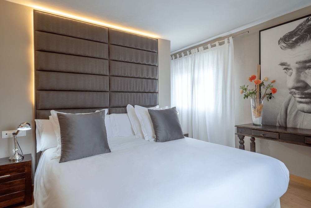 Hostal Parque Ibiza — Hotel rooms in Ibiza Town, Balearic Islands