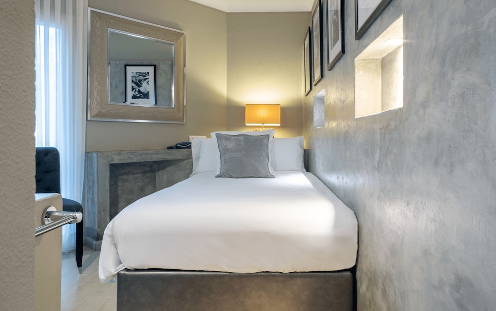 Hostal Parque Ibiza — Hotel rooms in Ibiza Town, Balearic Islands