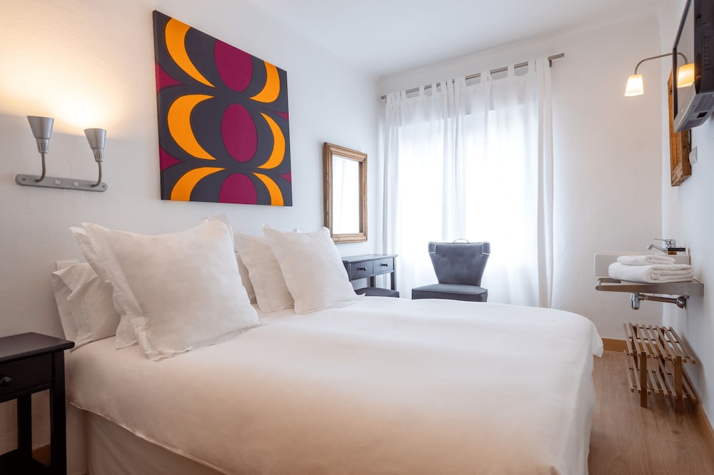 Hostal Parque Ibiza — Hotel rooms in Ibiza Town, Balearic Islands