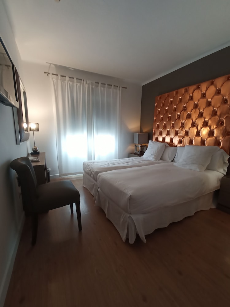 Hostal Parque Ibiza — Hotel rooms in Ibiza Town, Balearic Islands