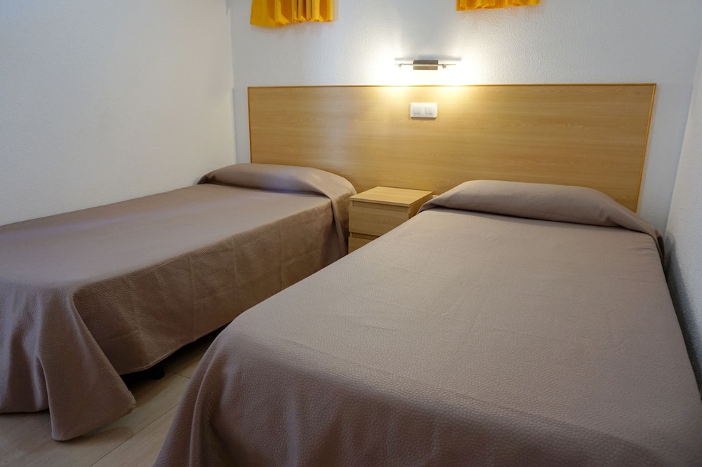 Apartamentos Ecuador — Hotel rooms in Playa del Ingles, Canary Islands