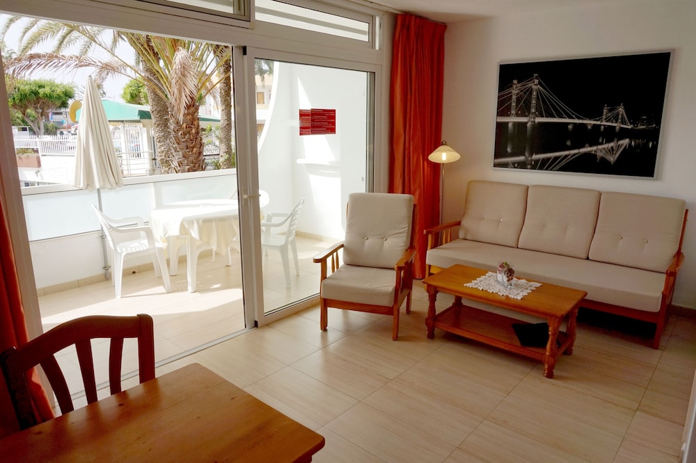Apartamentos Ecuador — Hotel rooms in Playa del Ingles, Canary Islands