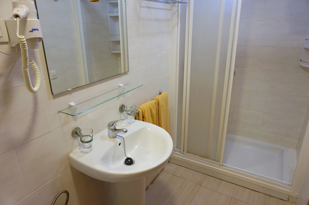 Apartamentos Ecuador — Hotel rooms in Playa del Ingles, Canary Islands