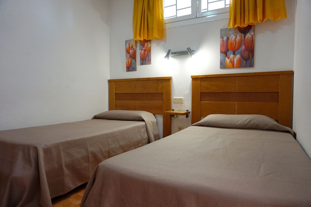 Apartamentos Ecuador — Hotel rooms in Playa del Ingles, Canary Islands