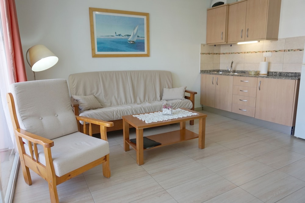 Apartamentos Ecuador — Hotel rooms in Playa del Ingles, Canary Islands