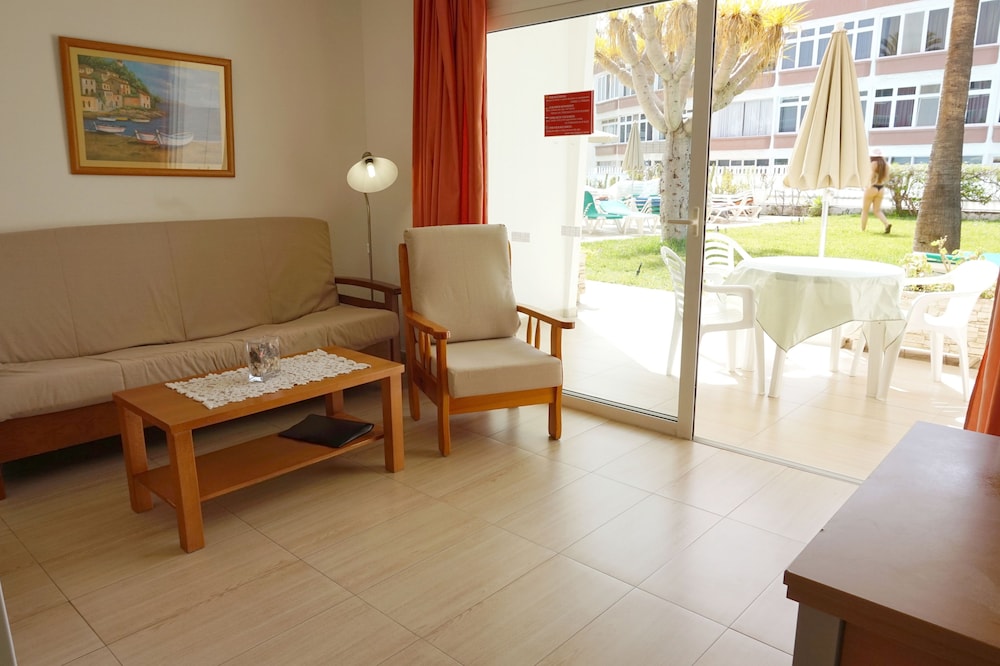 Apartamentos Ecuador — Hotel rooms in Playa del Ingles, Canary Islands